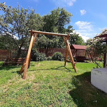 Casa Silvia Hotel Căpăţîneni-Ungureni Bagian luar foto